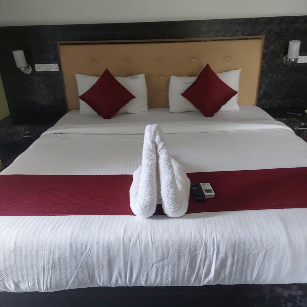 Dolphin Resort 옐라기리 외부 사진